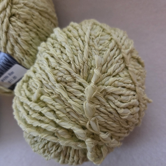 Lana Grasso Italian 4396 Riso Yarn in Light Yellow Green - Picture 7 of 10